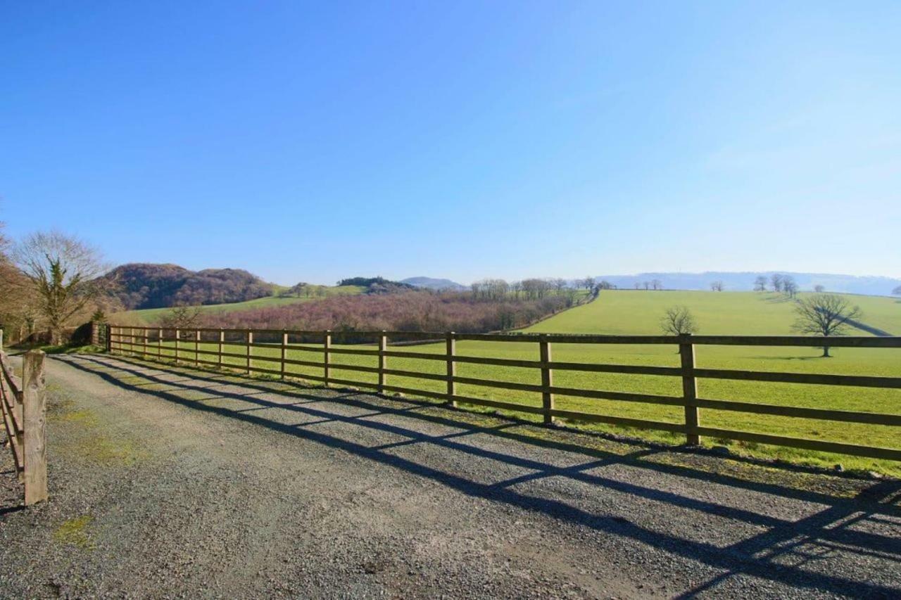 Mid-Wales Farmhouse, Swimming Pool, Tranquil Countryside Views, Sleeps 14 Meifod Exterior photo